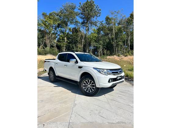MITSUBISHI L200 TRITON 2.4 16V TURBO DIESEL SPORT HPE-S CD 4P 4X4 AUTOMÁTICO MITSUBISHI L200 TRITON 2.4 16V TURBO DIESEL SPORT HPE-S CD 4P 4X4 AUTOMÁTICO